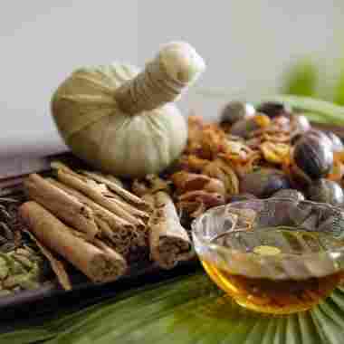 मालती  Combretum Indicum (malati): Benefits, Uses, and Growing Tips