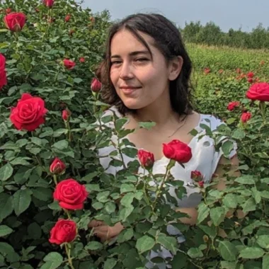 छालाको लागि गुलाब पाउडरको फाईदाहरु (Rose Powder Benefits for Skin In Nepali)